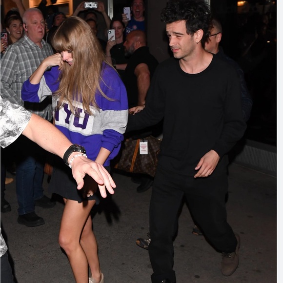 Taylor Swift NYU Sweatshirt ~ Great Gift! NWT from Danezon. - Picture 6 of 6